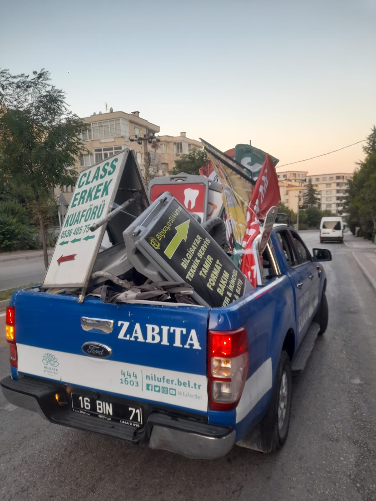 İzi̇nsi̇z Afi̇ş (1)