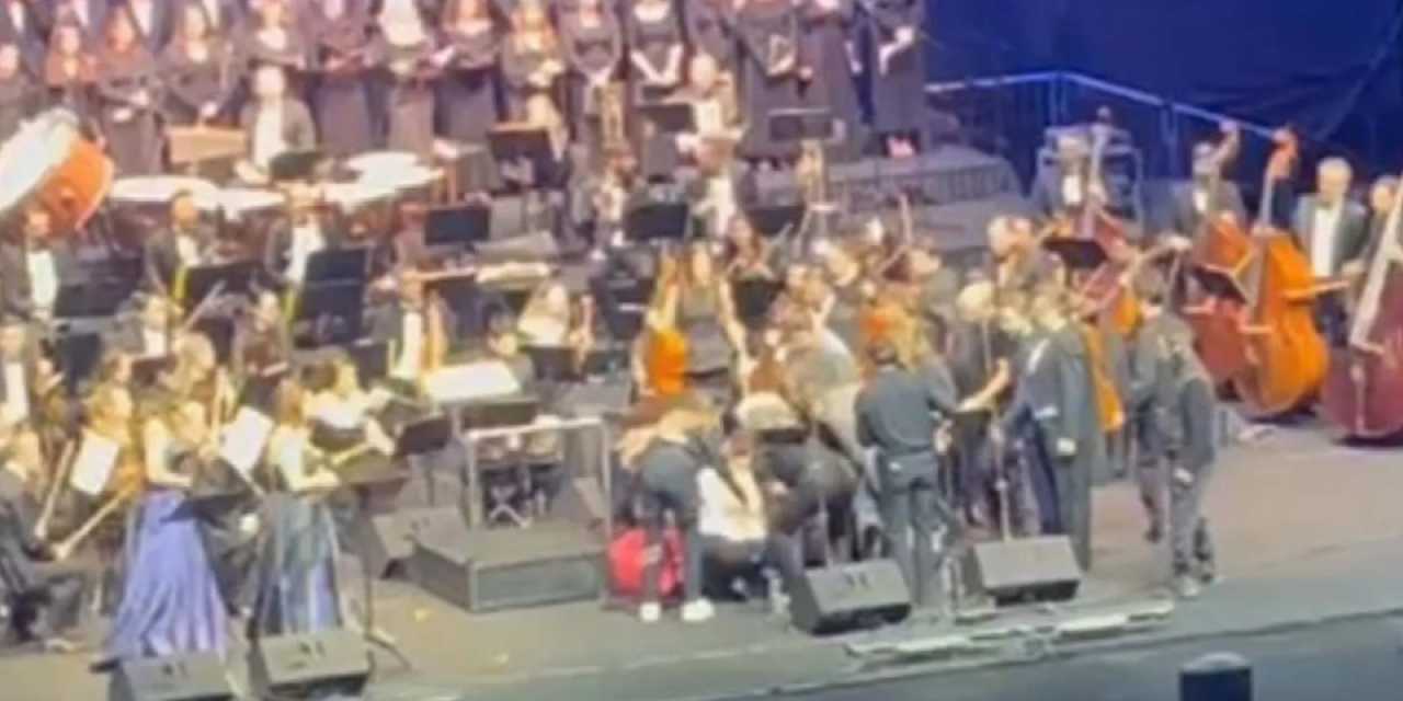 Fazil Say Konseri Yarida Kaldi Hastaneye Kaldirildi 2