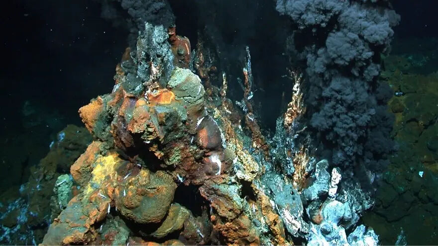 A Black Smoker Vent On The Mid At Lantic Ridge 815887