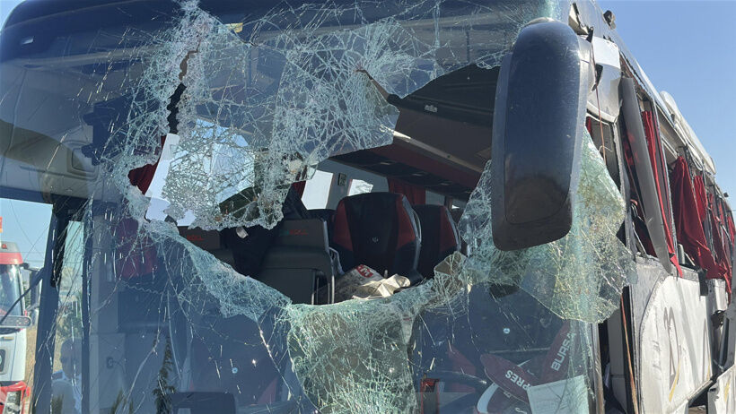 Kutahyada Yolcu Otobusu Devrildi 31 A6Oq
