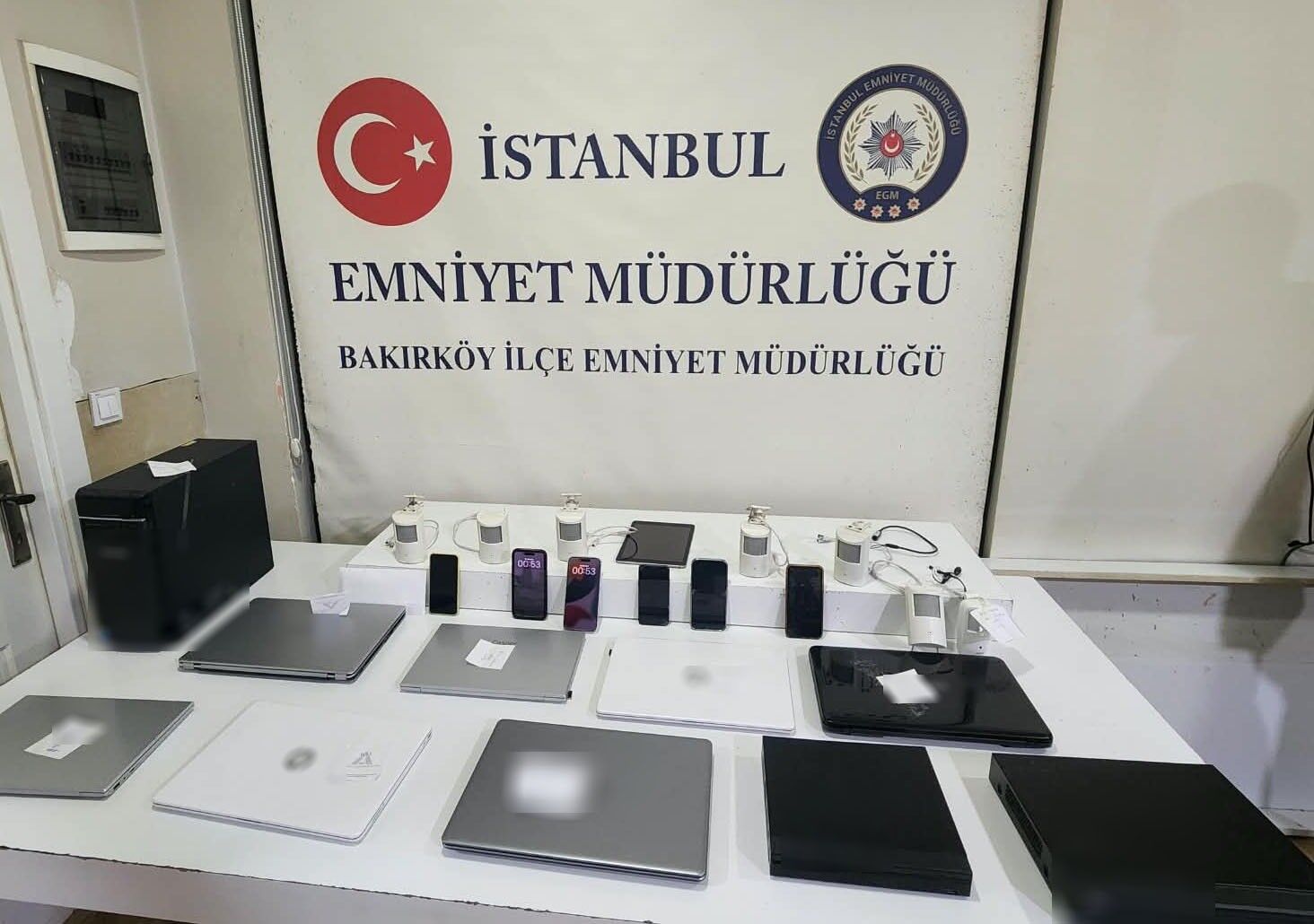 A W777500 03