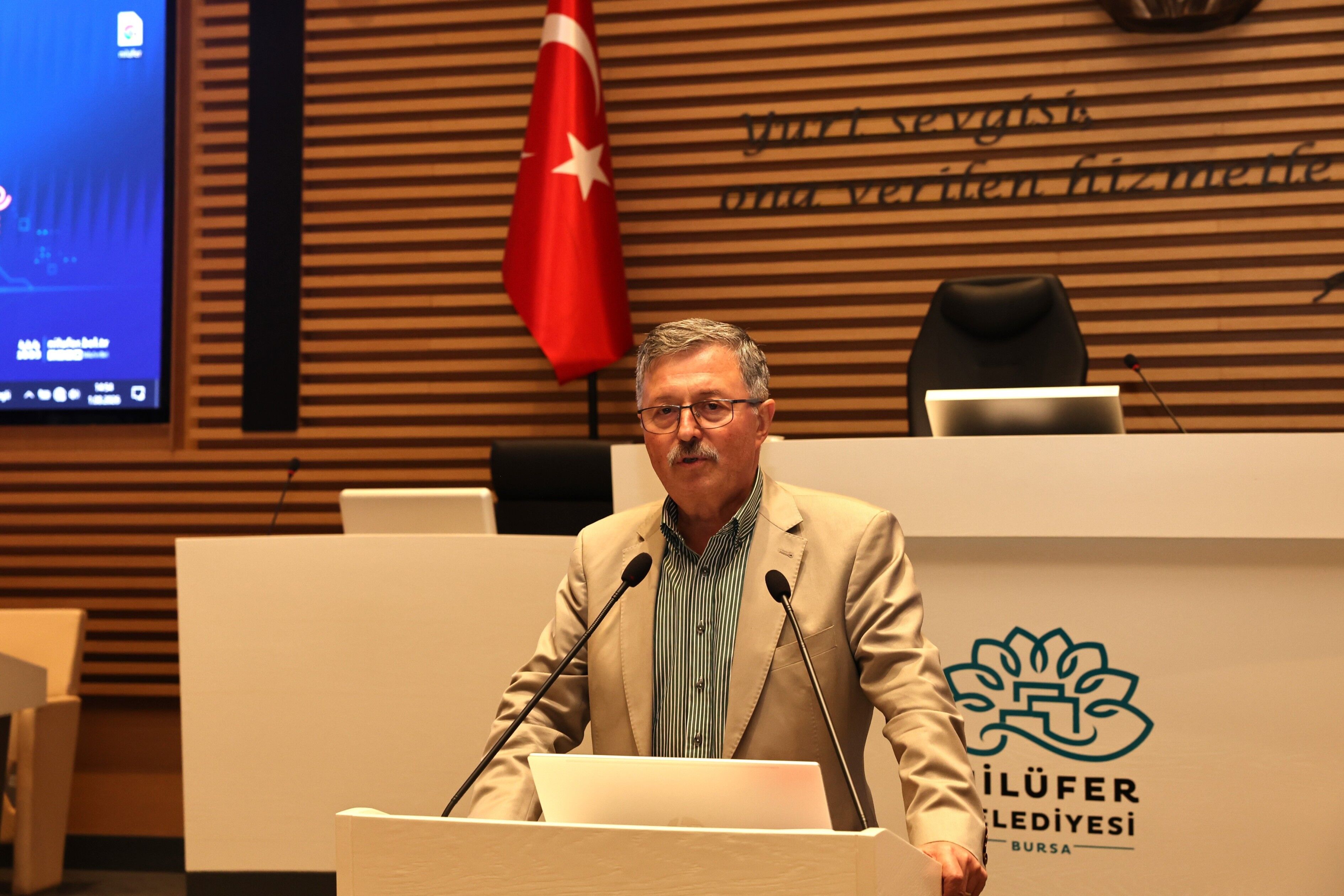 Adnan Di̇nçer