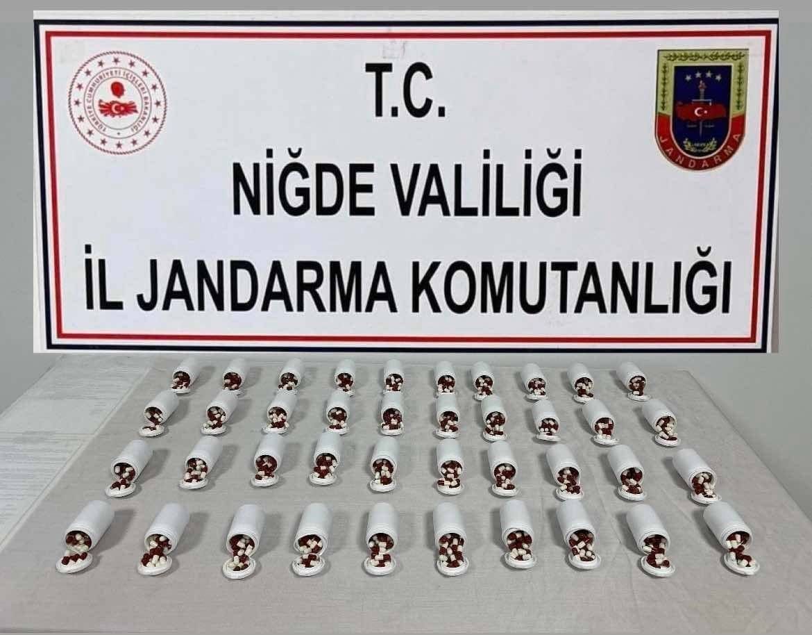 Niğde Otogarı'nda uyuşturucu operasyonu: 2 bin 240 sentetik hap ele geçirildi