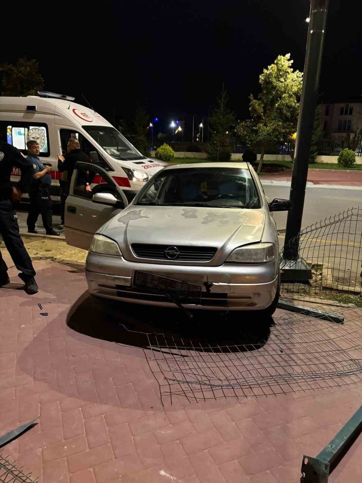 Niğde'de otomobil refüje çıktı: 1 yaralı