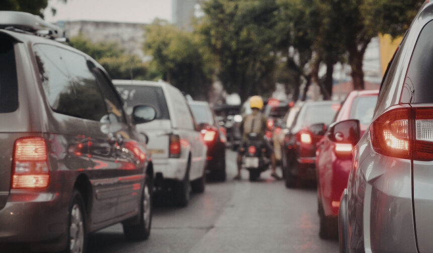 İstanbul'da pazartesi kabusu: Yağmurla birlikte trafik yoğunluğu yüzde 70'e dayandı