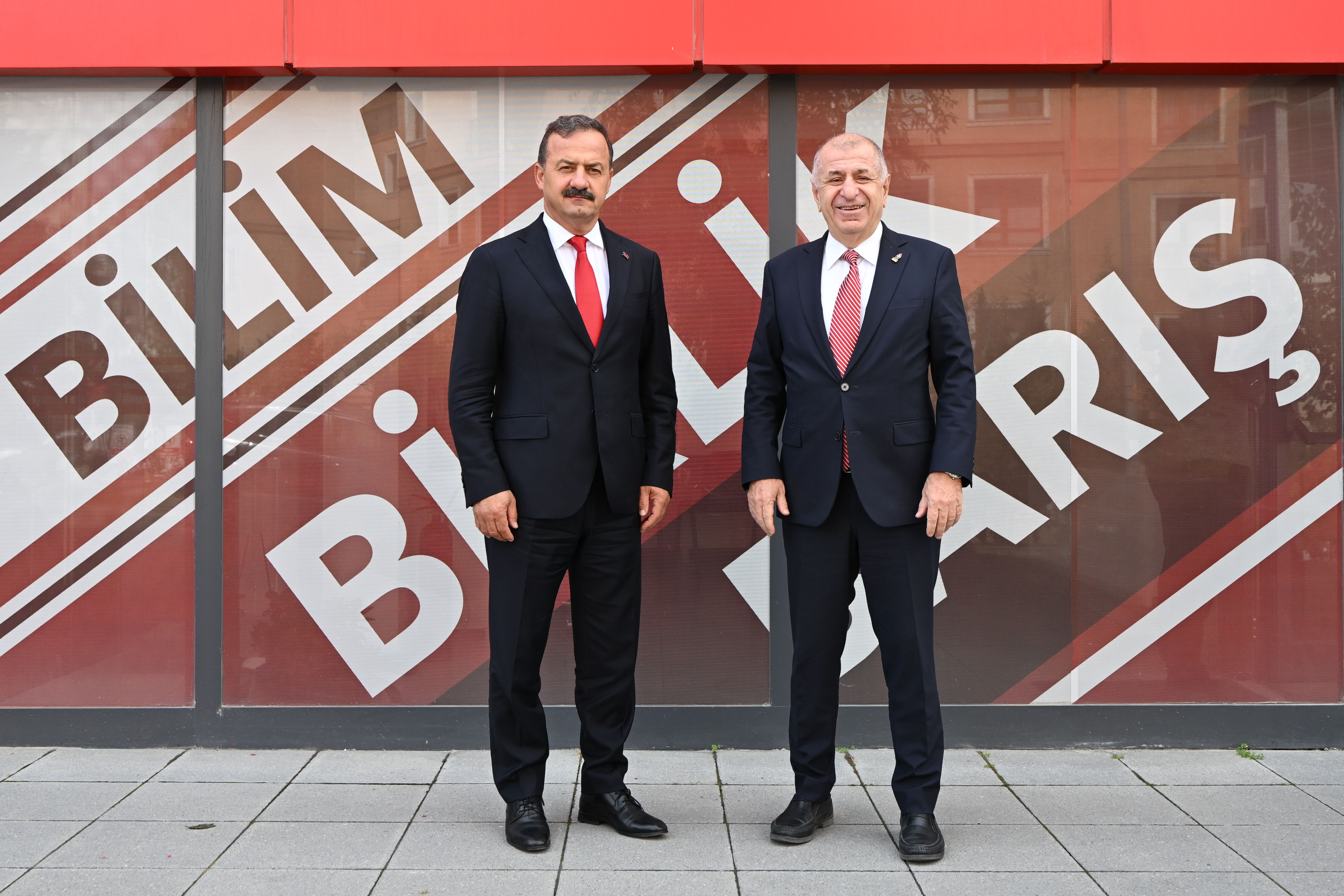 Yavuz Ağıralioğlu: “Resmi dilin yanına bir dil olmaz”