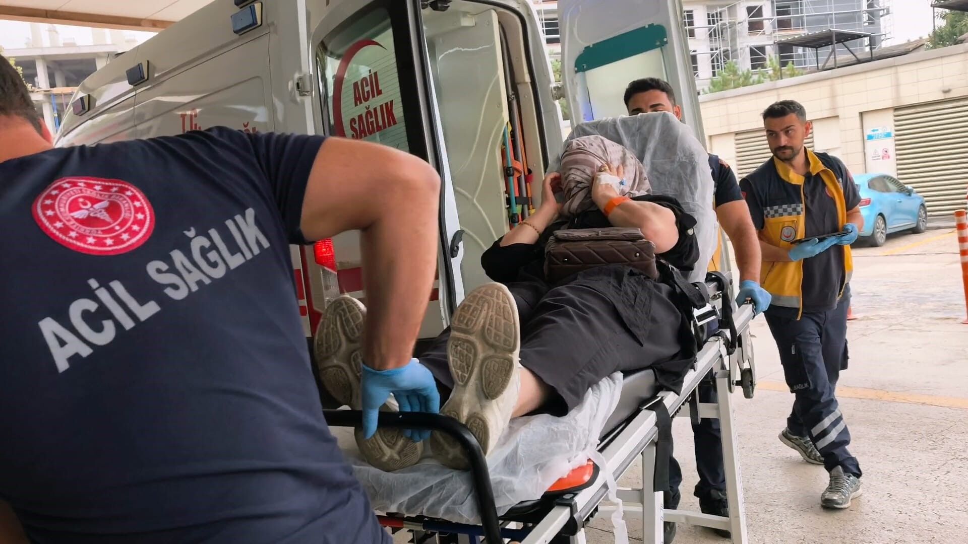 Bursa’da kontrolden çıktı: Önüne gelen araçlara çarptı