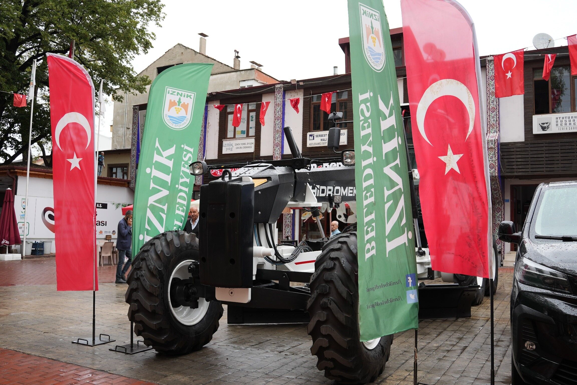 İznik’te yol ve altyapı çalışmalarına yeni takviye