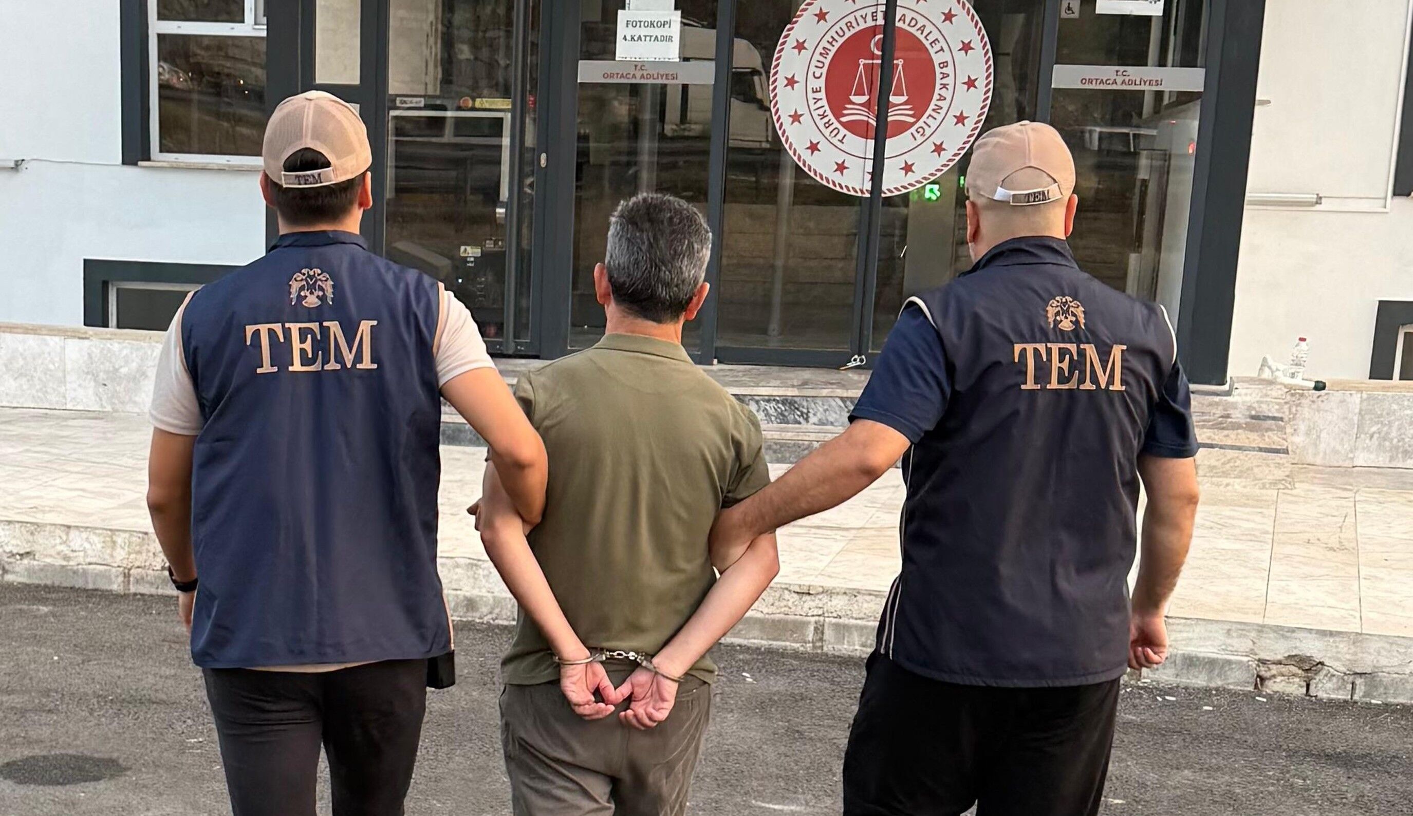 7 yıl 6 ay hapis cezasıyla aranan öğretmen yakalandı