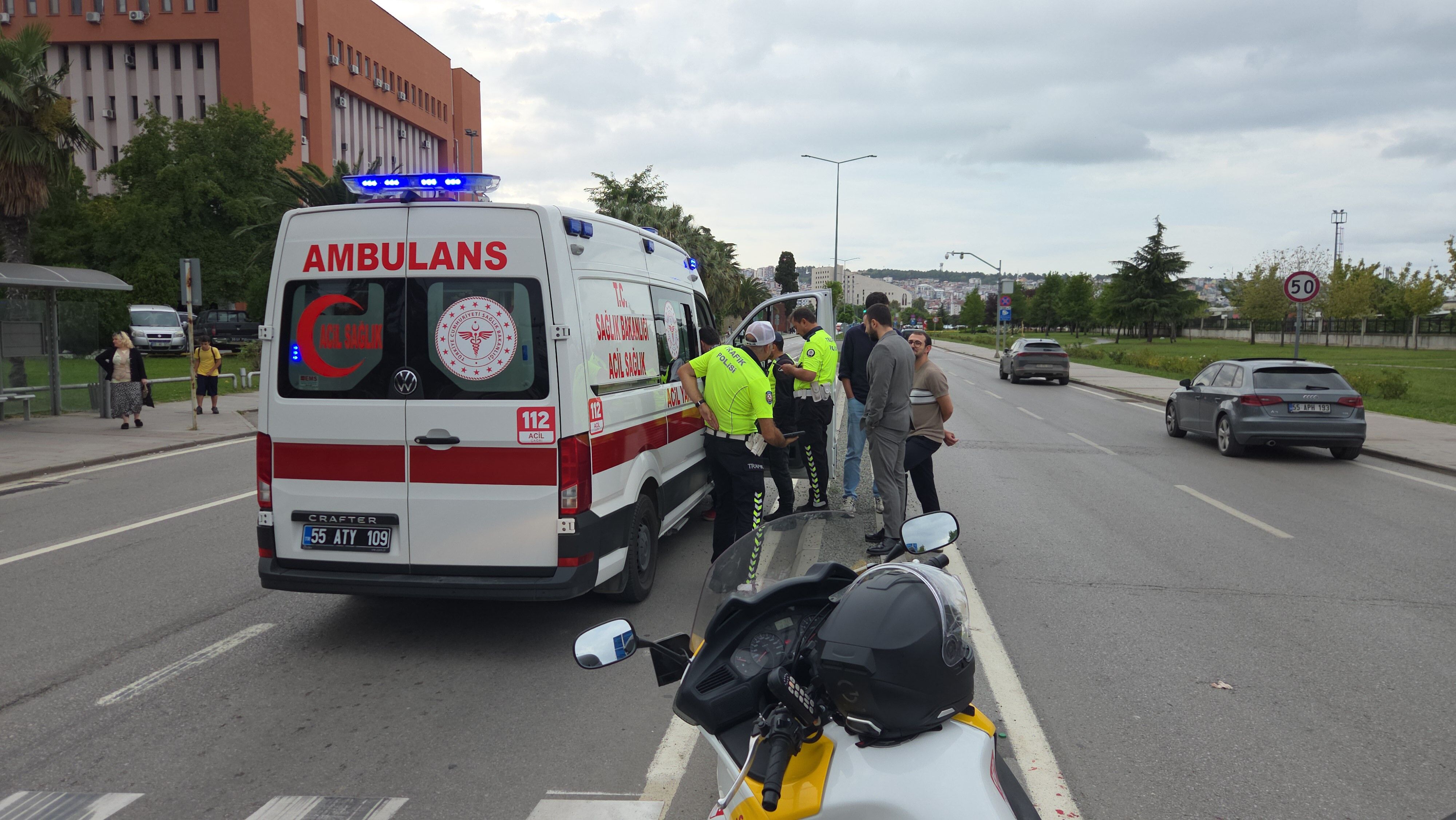 Yaya geçidinde 6 yaşındaki çocuğa çarpıp kaçtı
