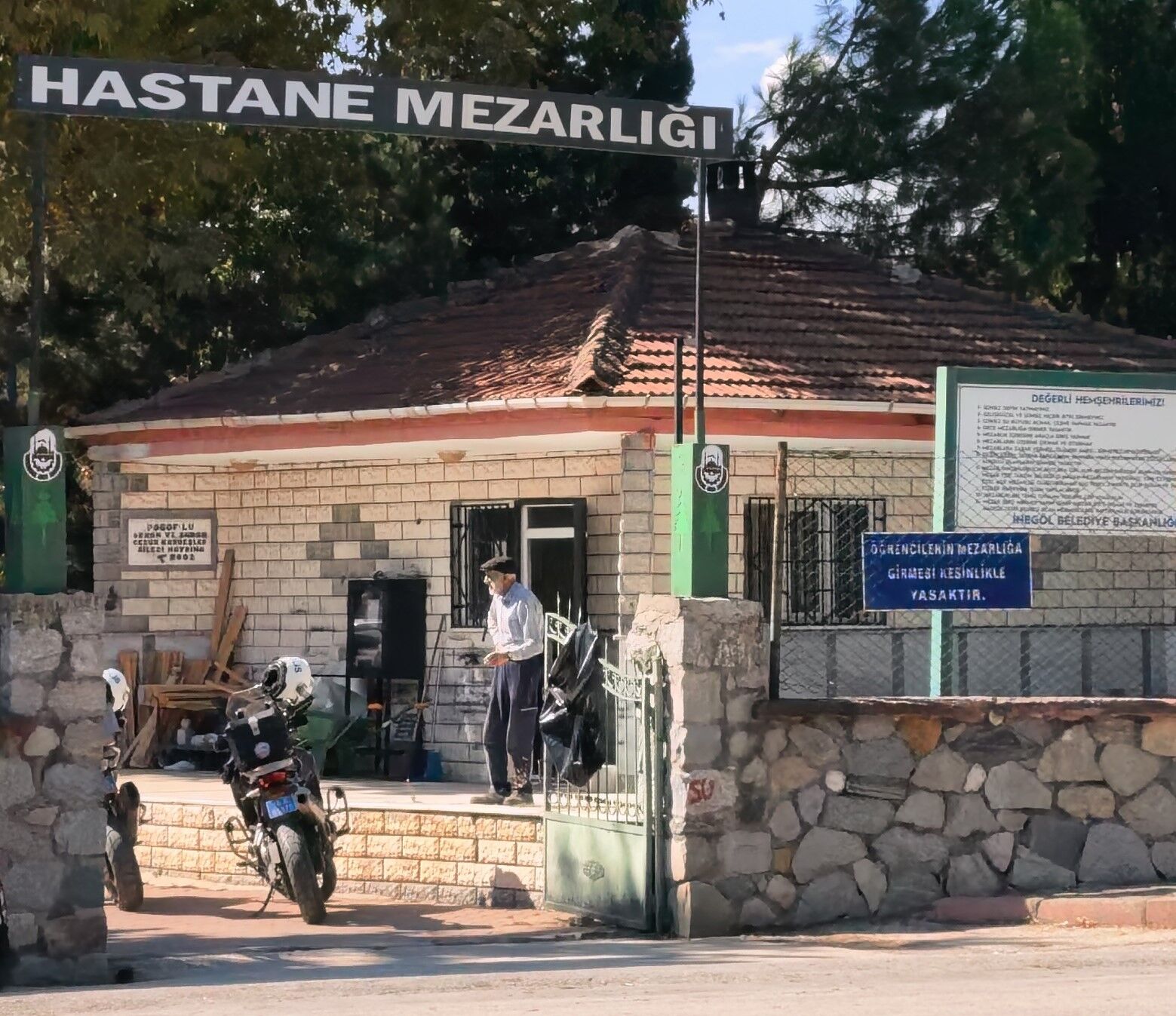Bursa'da mezarlıkta karşılaştılar kavga baltalı saldırıya dönüştü
