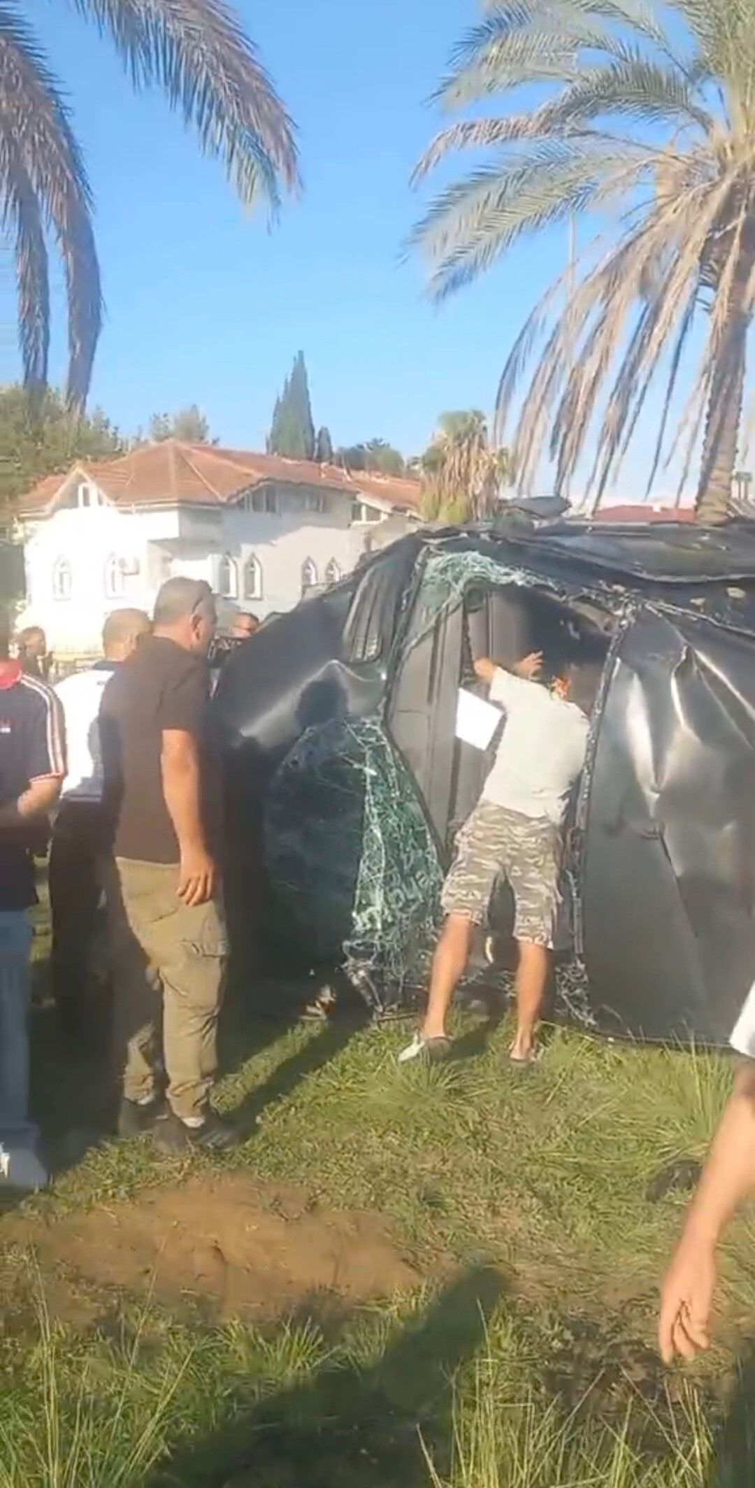 Manavgat’ta 3 araç kazaya karıştı: 15’i turist 17 yaralı