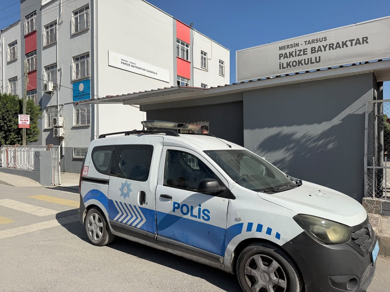Tarsus'ta ilkokul öğrencisinin çantasında tabanca bulundu