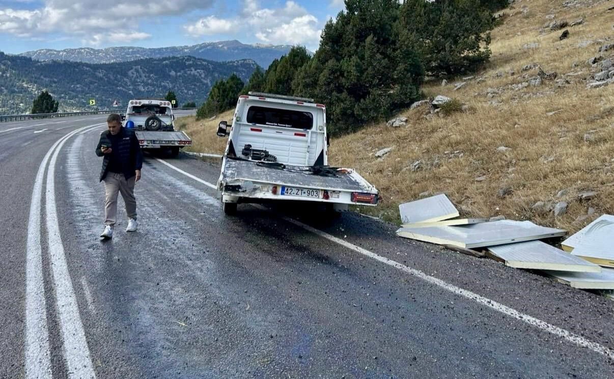 Antalya'da iki ayrı trafik kazasında 2 kişi yaralandı