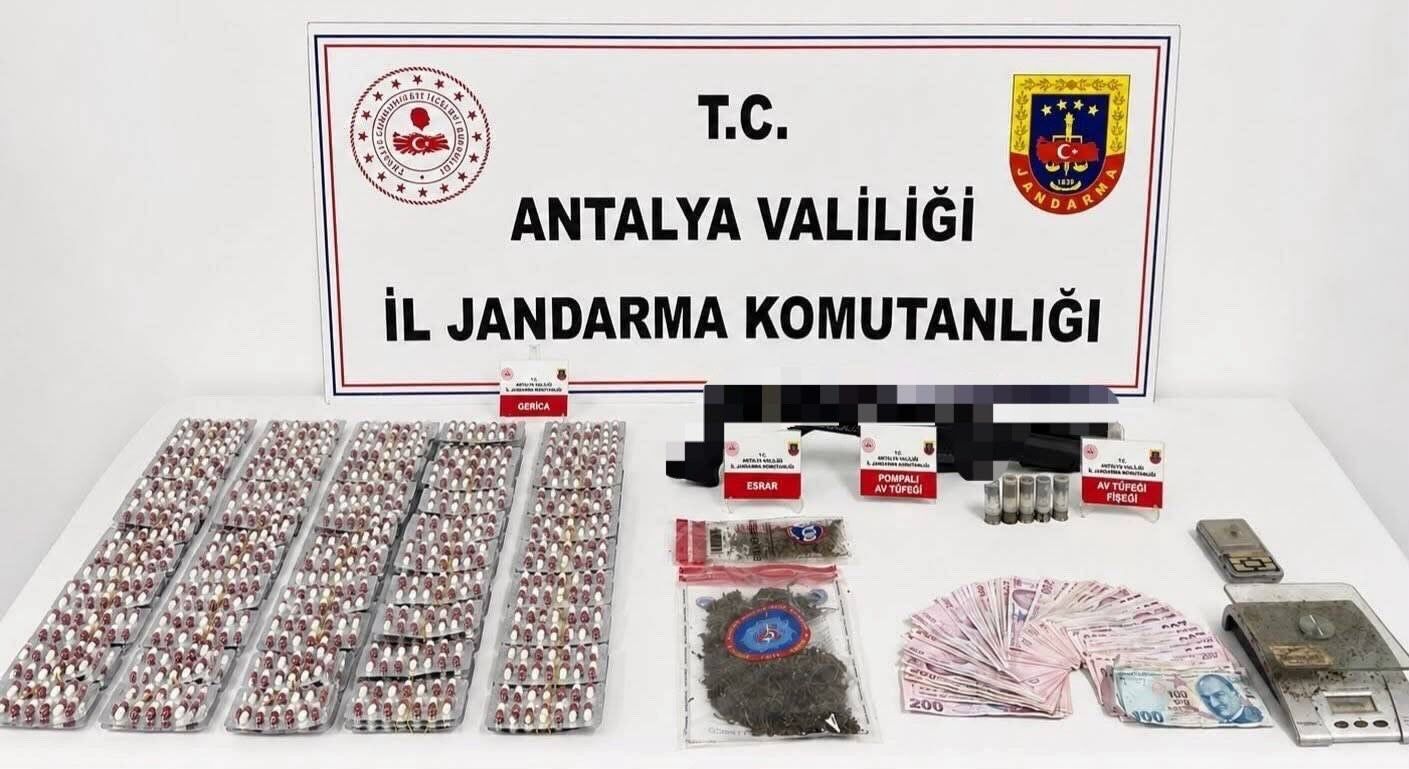 Antalya'da iki ilçede uyuşturucu operasyonu: 6,8 kilo skunk ele geçirildi