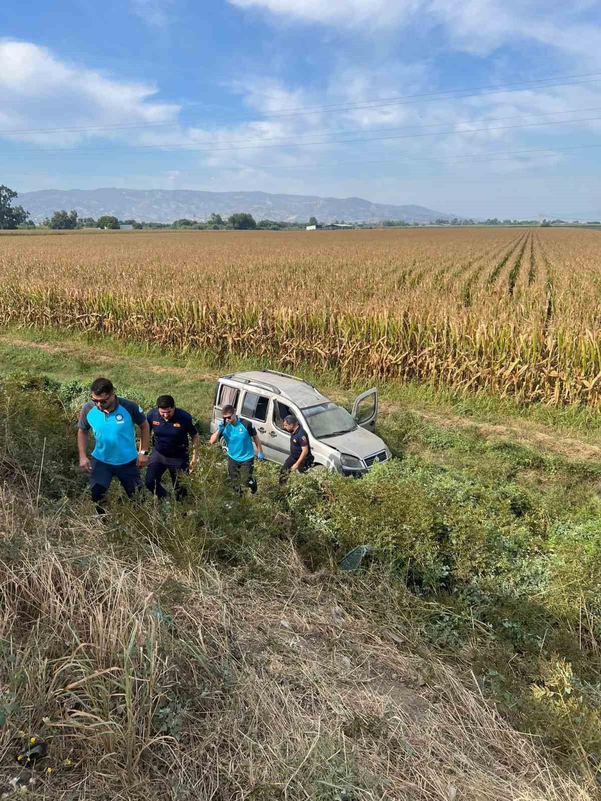Aydın'da tarlaya uçan araç sabah fark edildi, içinden kimse çıkmadı