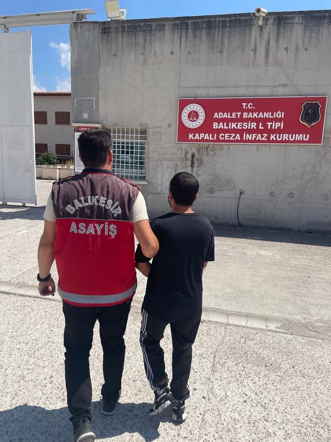Balıkesir'de polisten suçlulara darbe: 129 aranan şahıs yakalandı