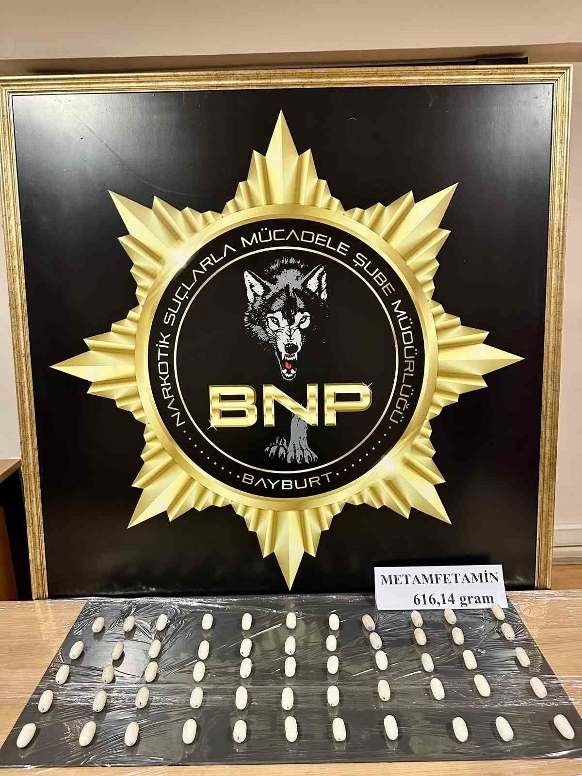 Bayburt'ta 616 gram metamfetaminle yakalanan 2 şüpheli tutuklandı