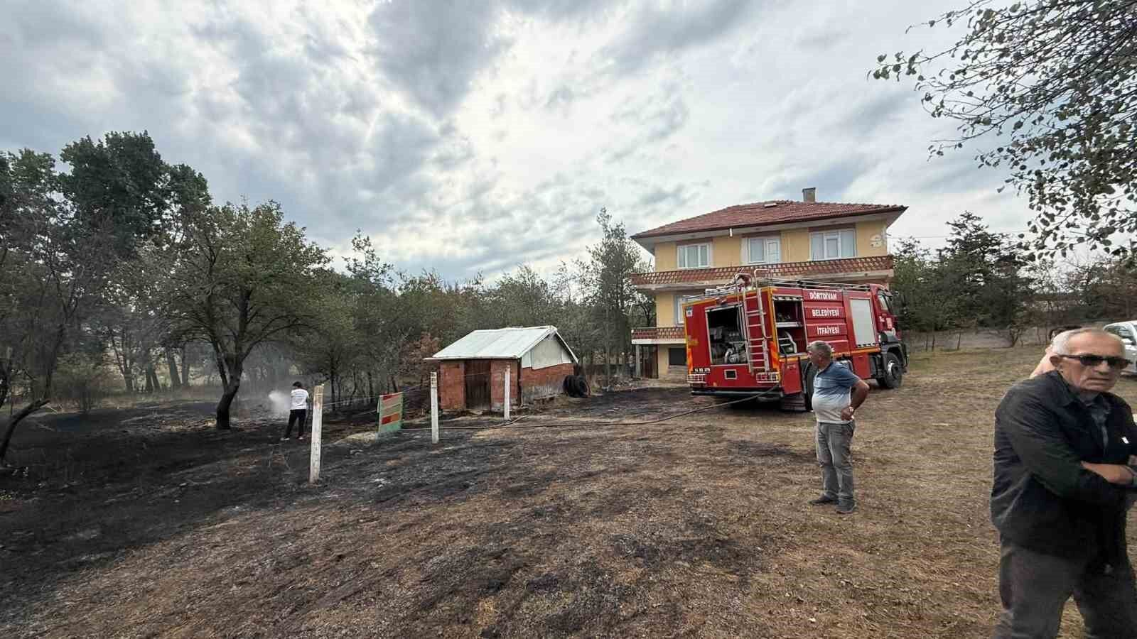 Evlerin yanında yangın çıktı: Facia ucuz atlatıldı