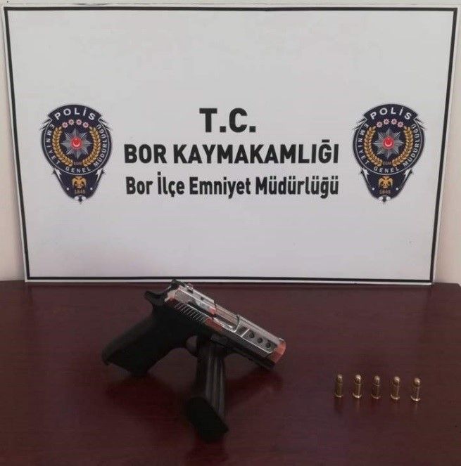 Bor'da silah operasyonu: 2 şüpheli tutuklandı