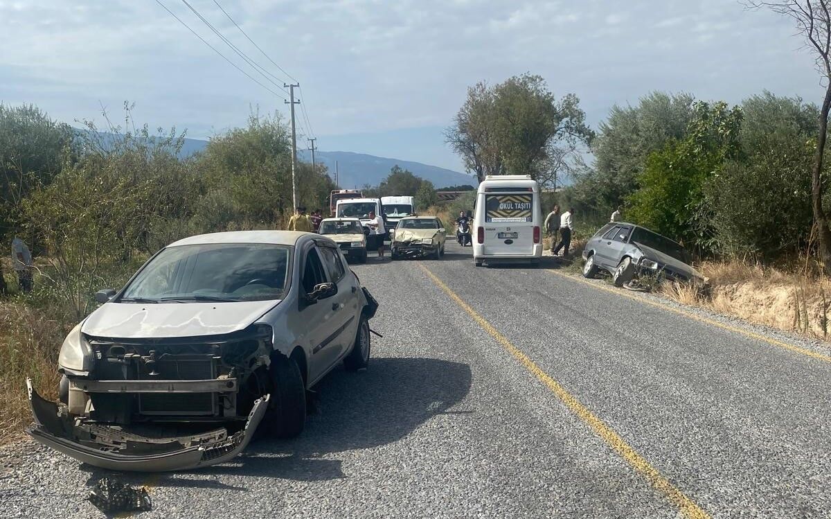 Bozdoğan'da zincirleme trafik kazası: 2 yaralı