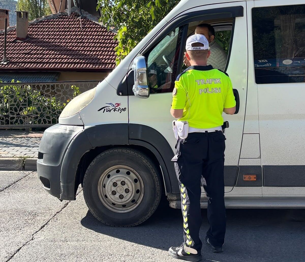 Bozkır'da okul ve çevrelerinde asayiş ile trafik güvenliği denetimi