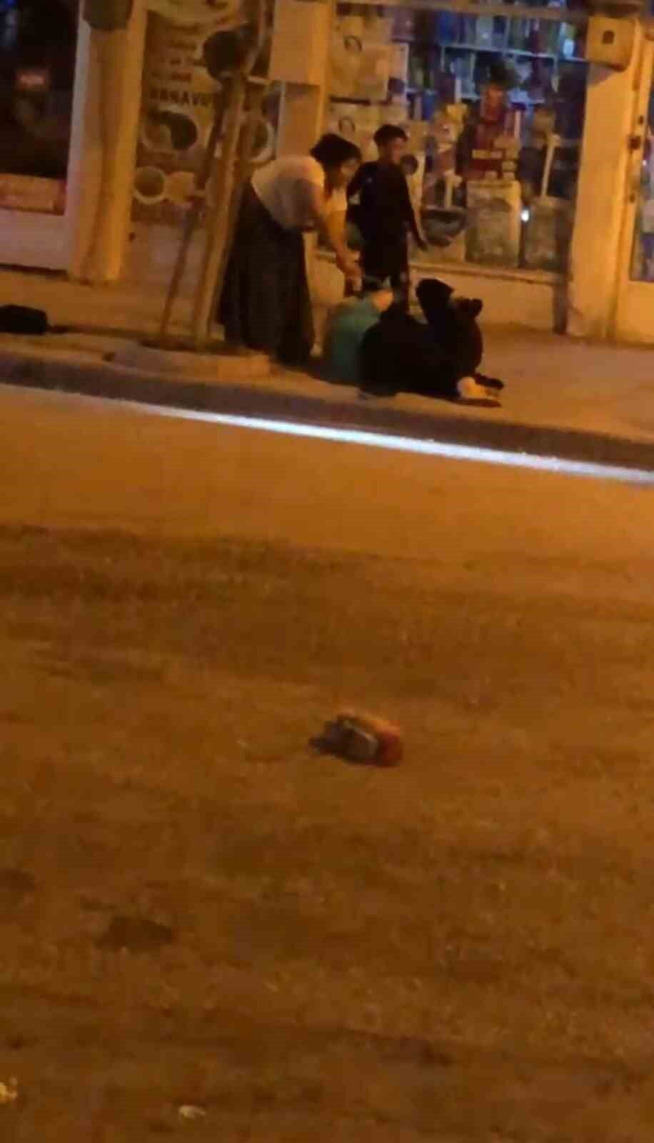 Cadde ortasında sopalı kavga: 1 yaralı