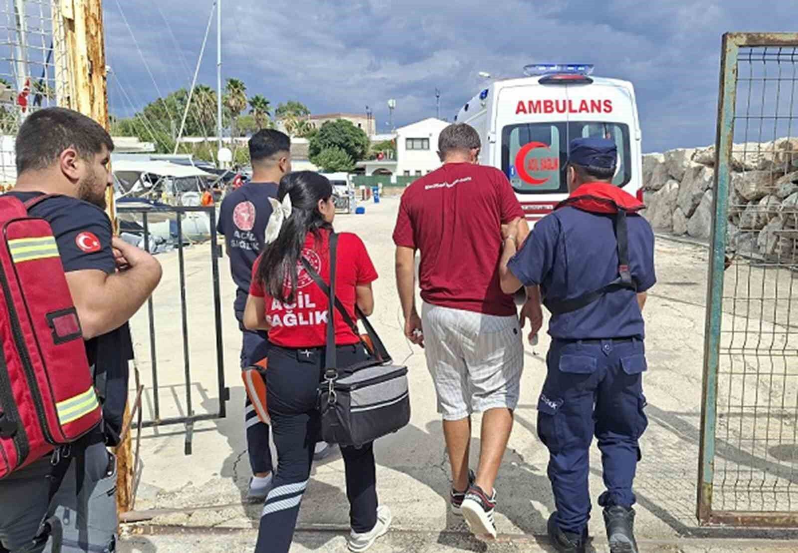 Datça'da gezi teknesinde rahatsızlanan vatandaşa tıbbi tahliye