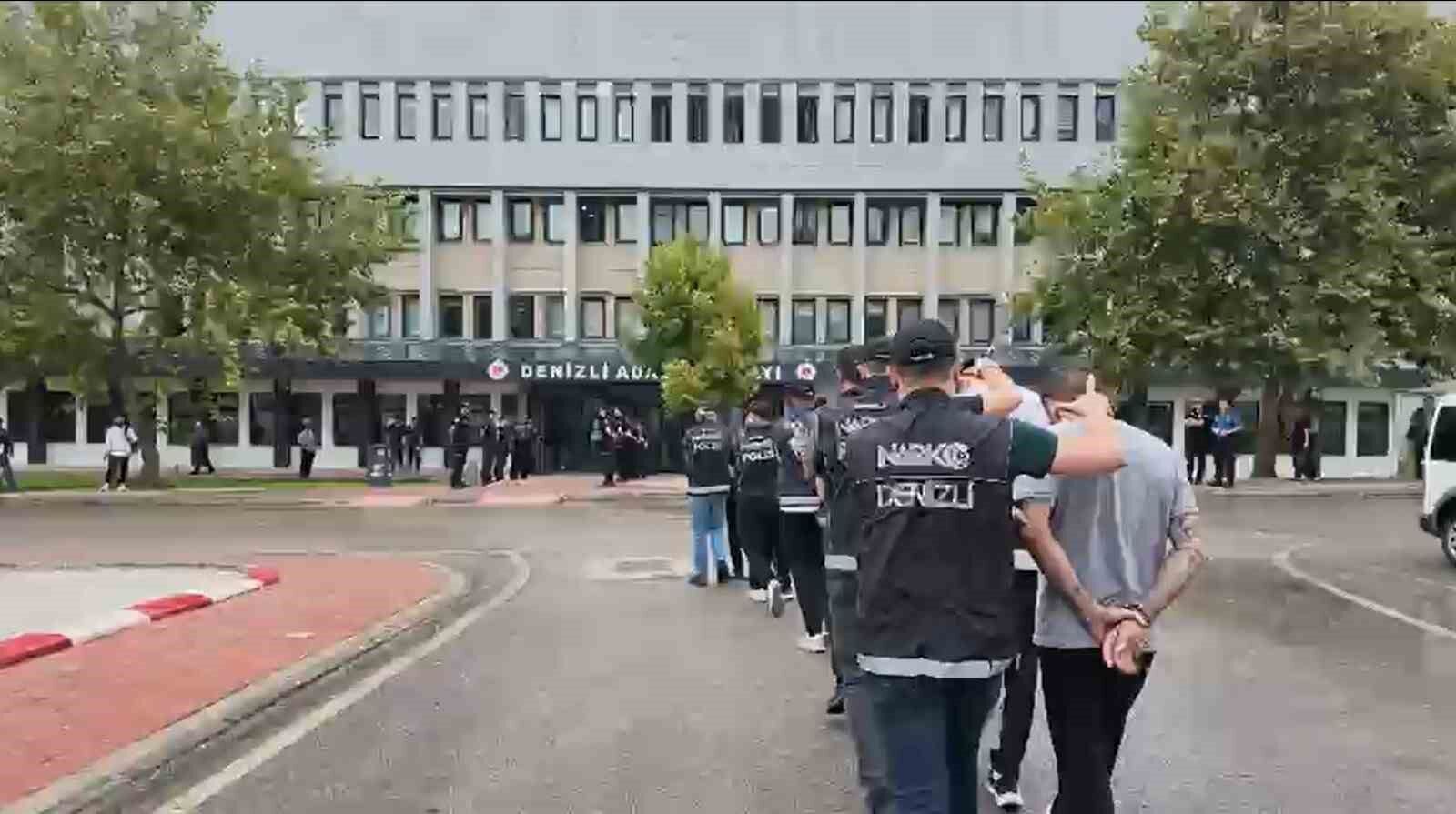 Denizli'de 13 torbacı polisin operasyonuyla yakalandı