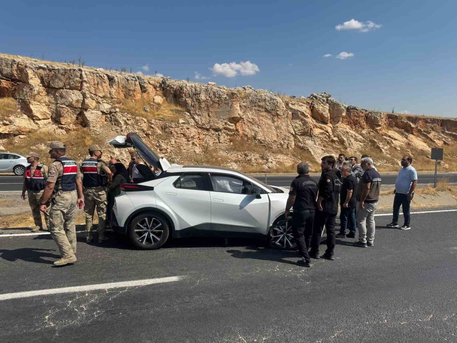 Diyarbakır'da otomobil ile traktör çarpıştı: 4 yaralı