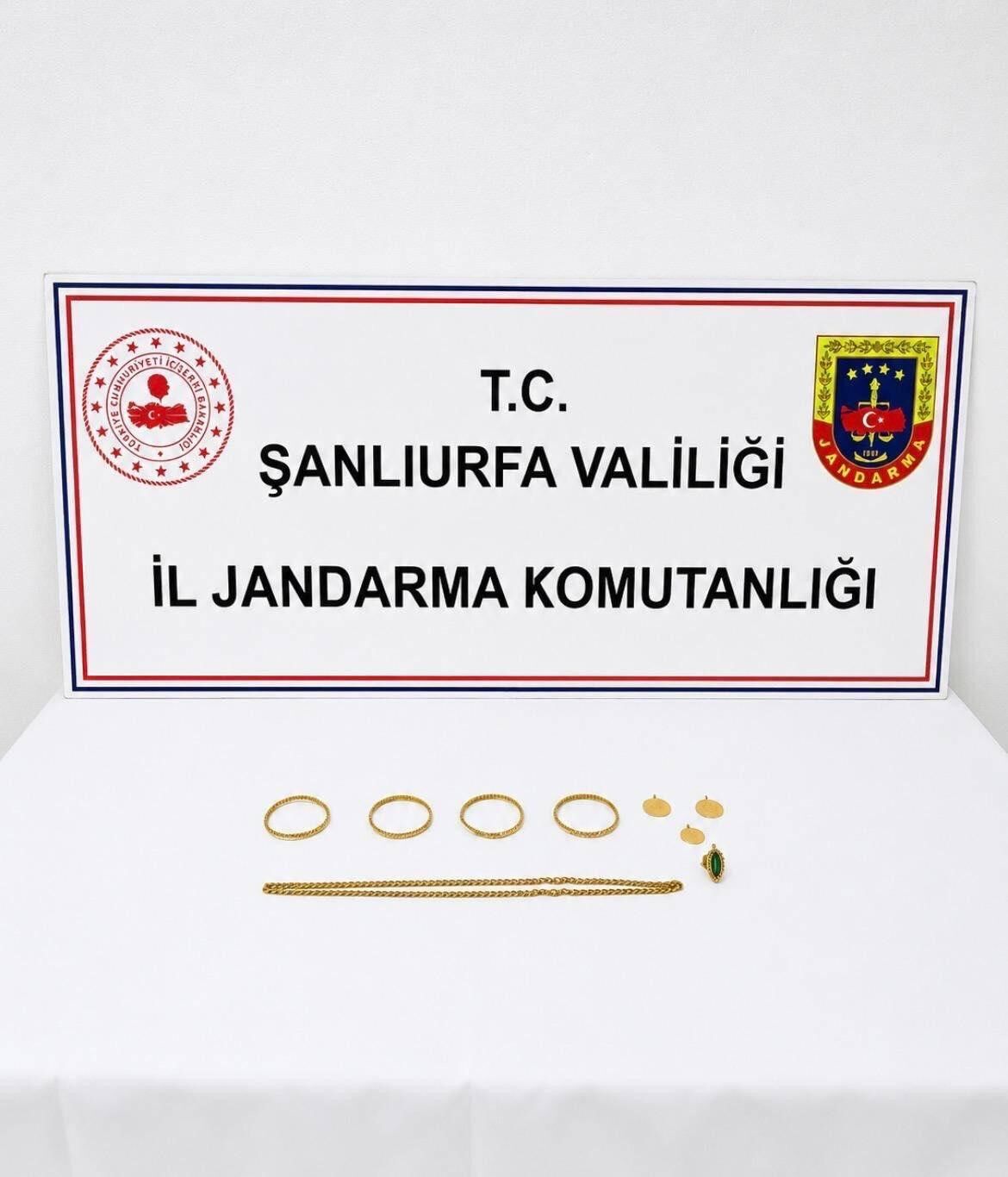 Dolandırdığı kişiden aldığı altınları satmaya çalışan şahıs yakalandı