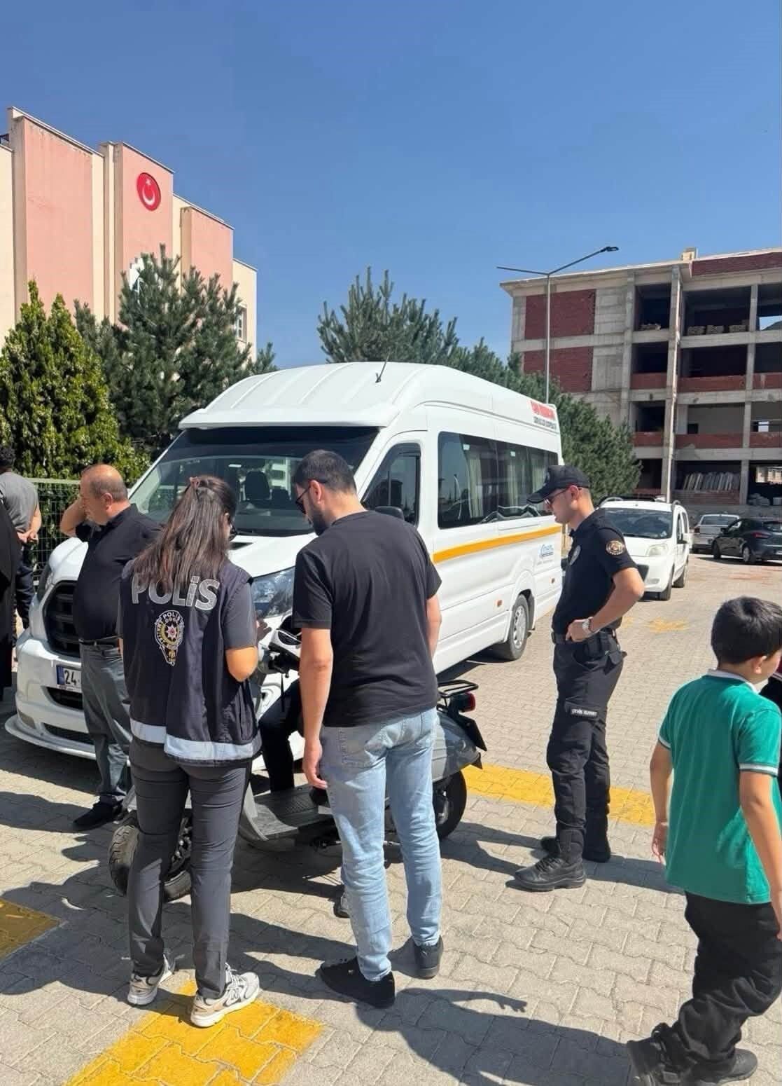 Erzincan'da okul çevreleri ve servis araçları denetlendi