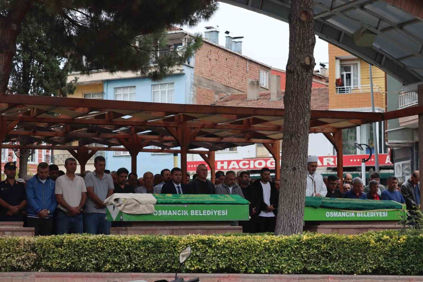 Eski eşi tarafından öldürülen kadın toprağa verildi