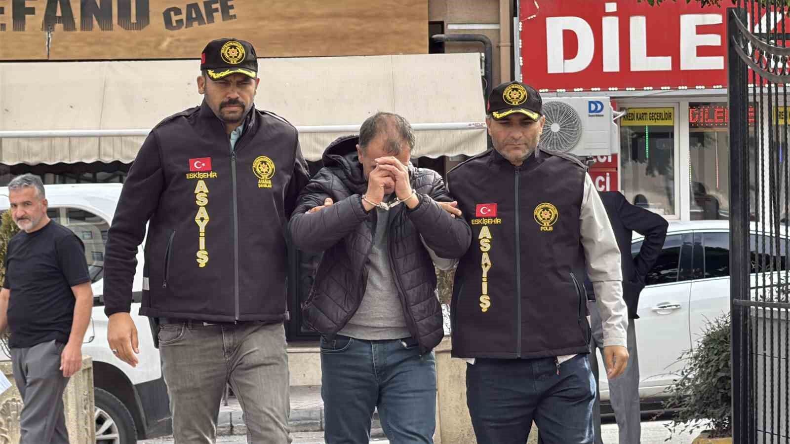 Eskişehir'de 9 yıldır firari olan ve 25 yıl hapis cezası ile aranan şahıs yakalandı
