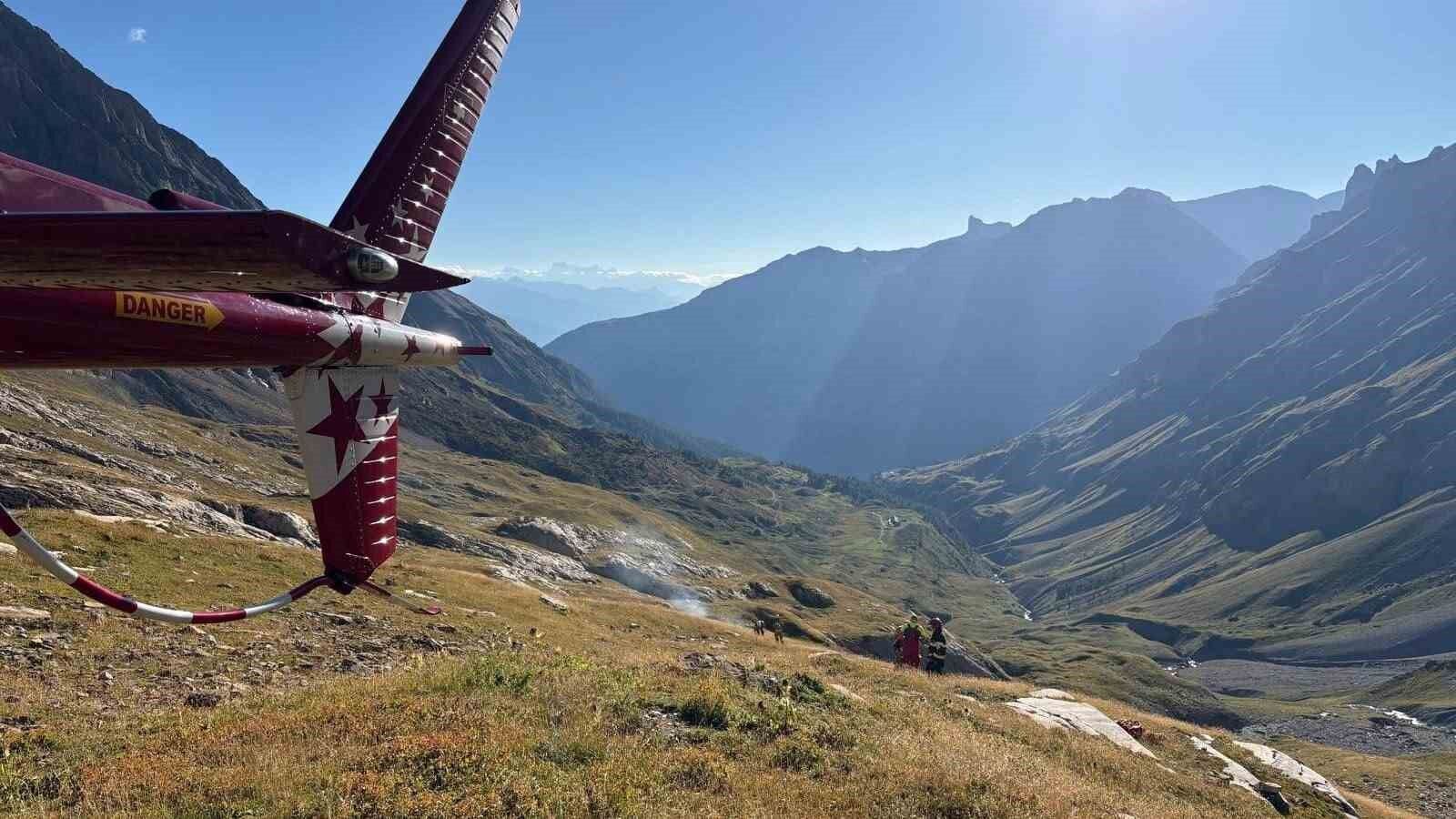 İsviçre'de küçük uçak dağ yamacına çarptı: 3 ölü