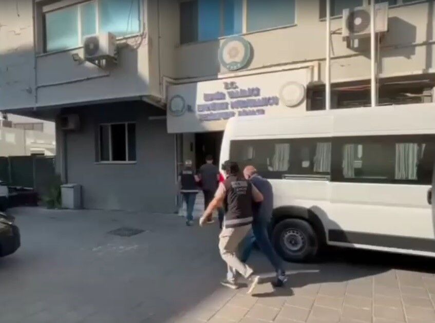 İzmir'de 'galerici' görünümlü tefeci şebekesine operasyon