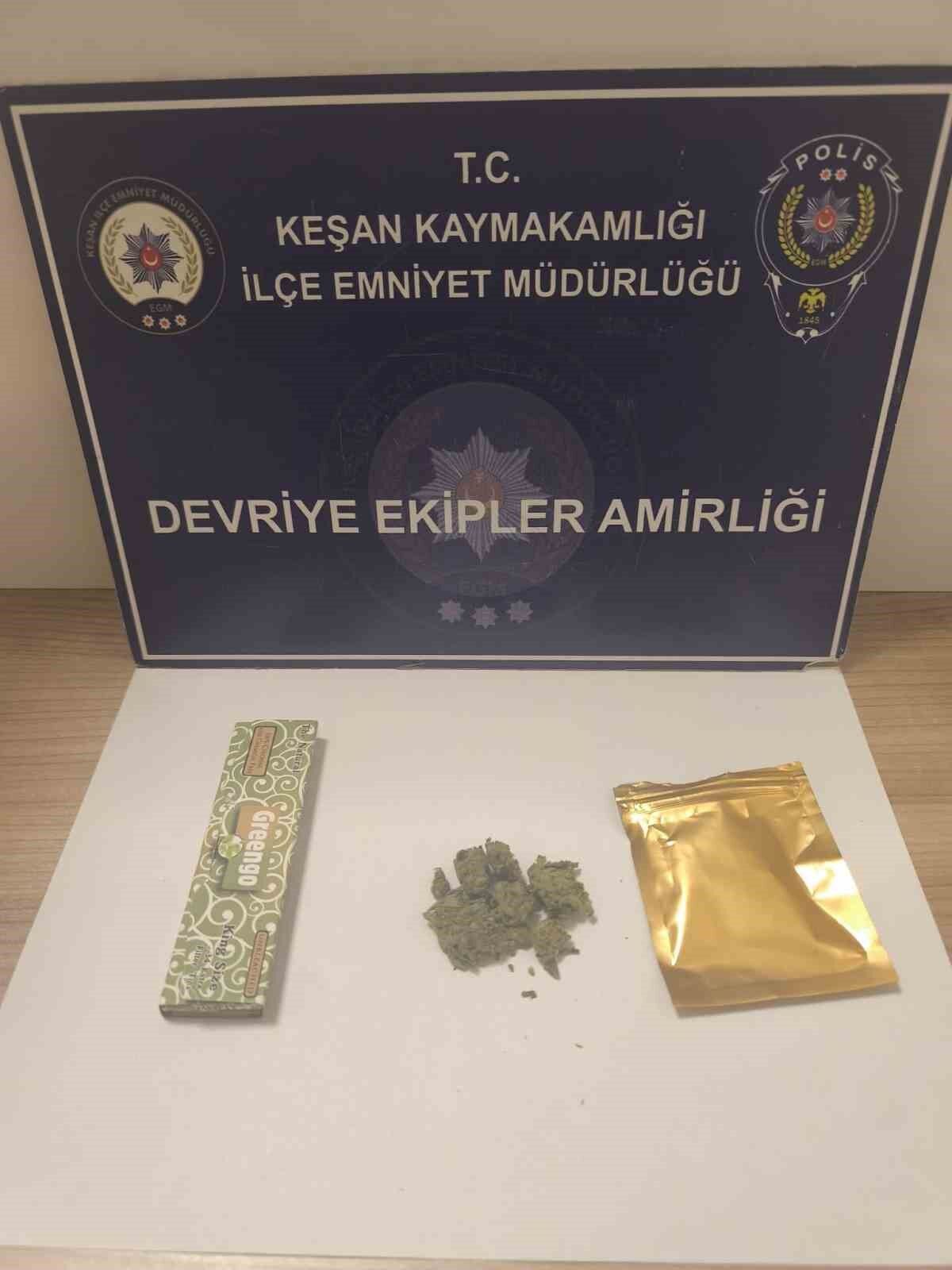 Keşan'da üzerlerinde uyuşturucu ele geçirilen 2 şüpheli gözaltına alındı