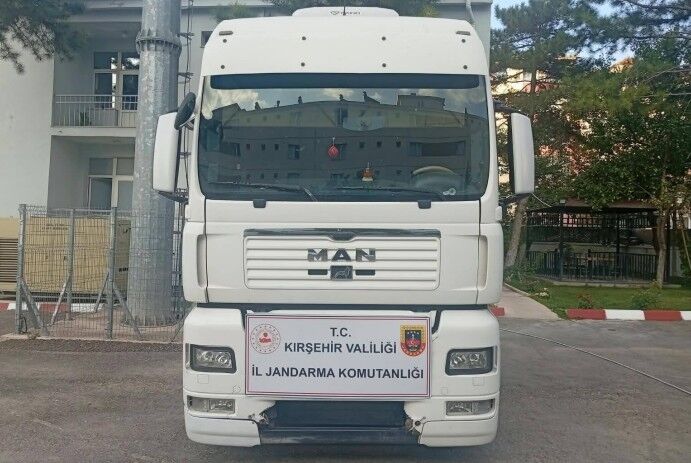 Kırşehir'de şasesi değiştirilen tır yol kontrolünde yakalandı
