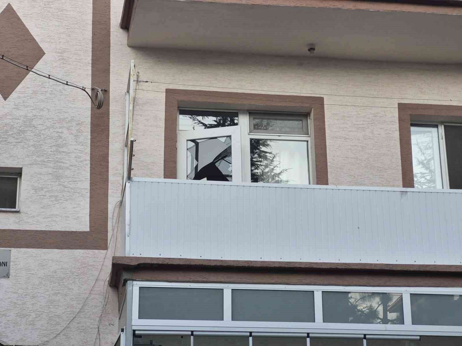 Kötü koku ihbarı ekipleri harekete geçirdi: Evinde ölü bulundu
