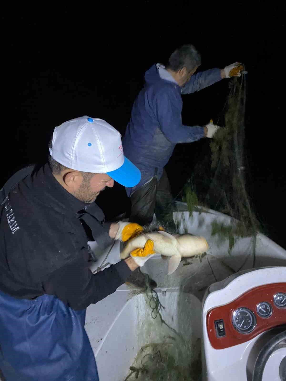 Kovada Gölü'nde kaçak avcılığa gece denetimi