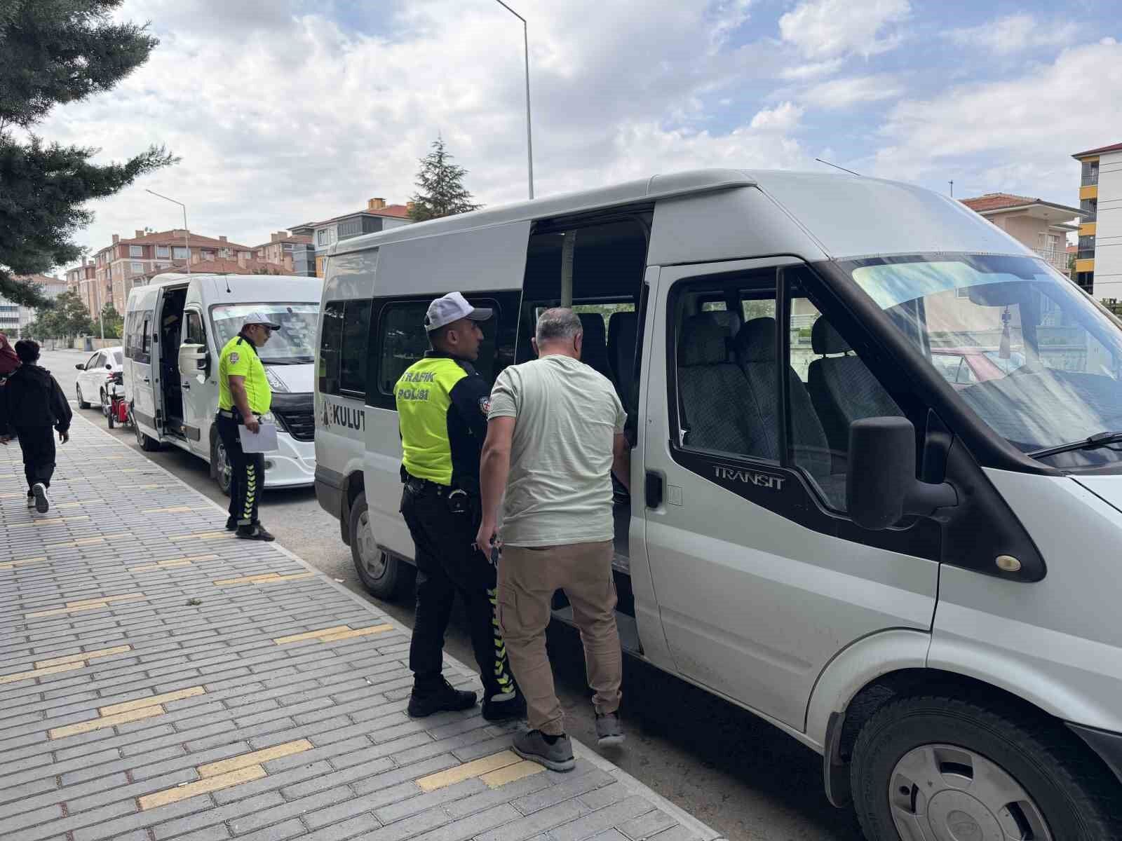 Kulu'da okul servisleri ve çevrelerine sıkı denetim