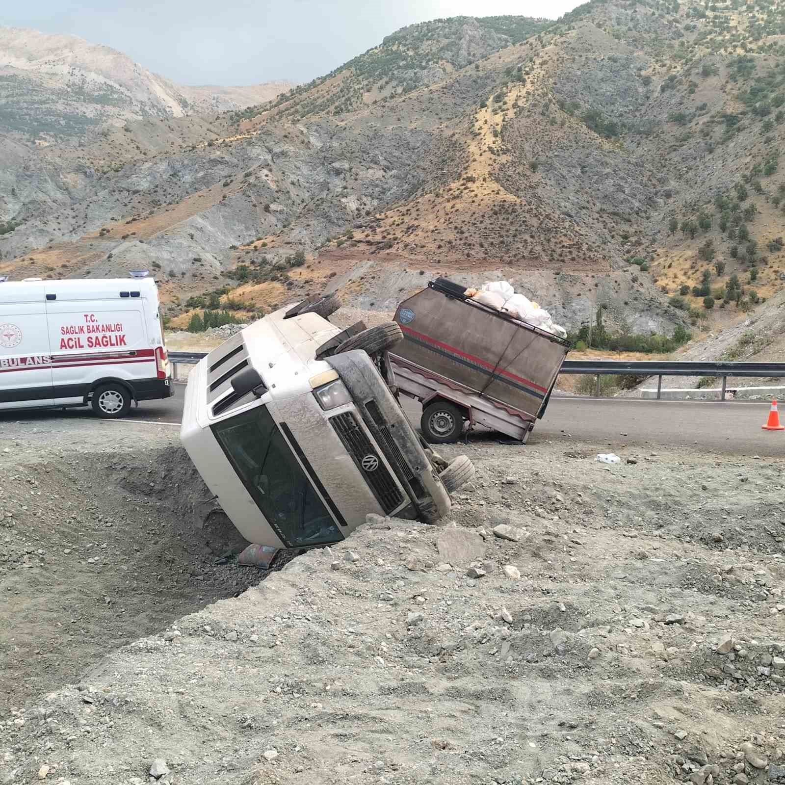 Malatya'da tarım işçilerini taşıyan minibüs devrildi