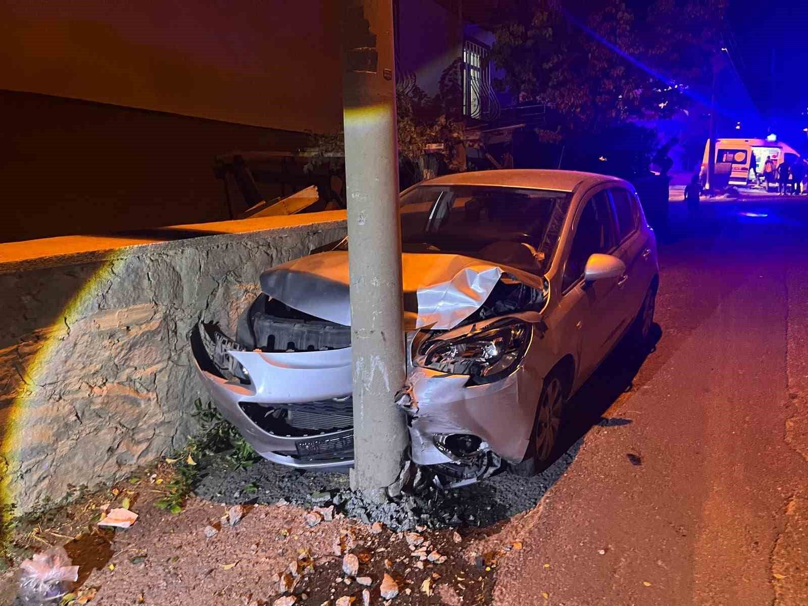 Niğde'de iki otomobil çarpıştı: 5 yaralı