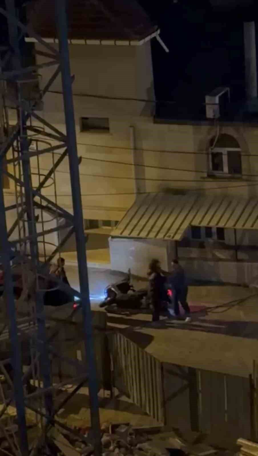 Pendik'te trafikte korku dolu anlar: Sürücüye tokat attı, motoruna zarar verdi