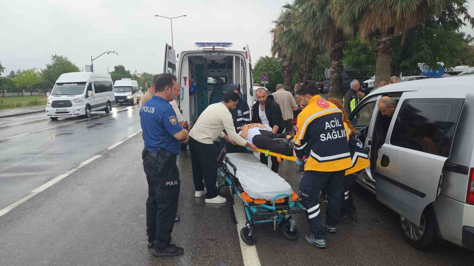 Samsun'da motosiklet yayaya çarptı: 2 yaralı