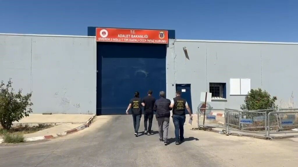 Siverek'te 25'er yıl hapis cezasıyla aranan 2 firari yakalandı
