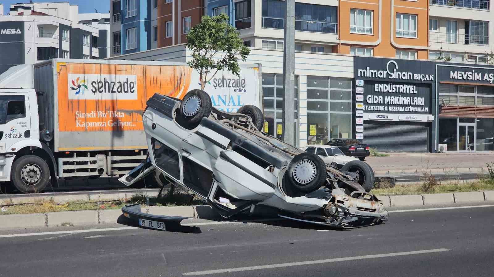 Takla atan otomobilden burnu bile kanamadan çıktı
