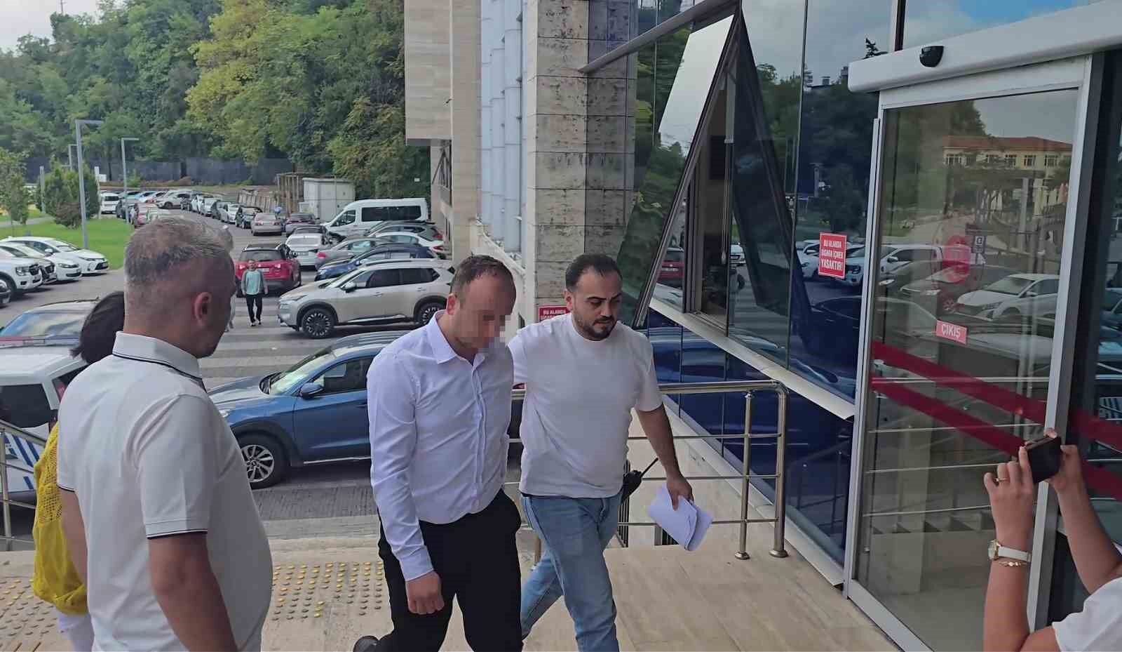 Yolcusunun ölümüne neden olan halk otobüsü şoförü adliyede