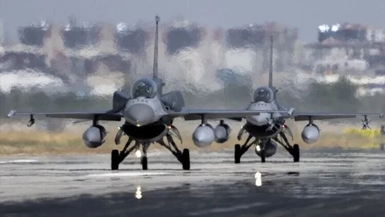Michigan’da ABD ordusuna ait F-16 savaş uçağı düştü