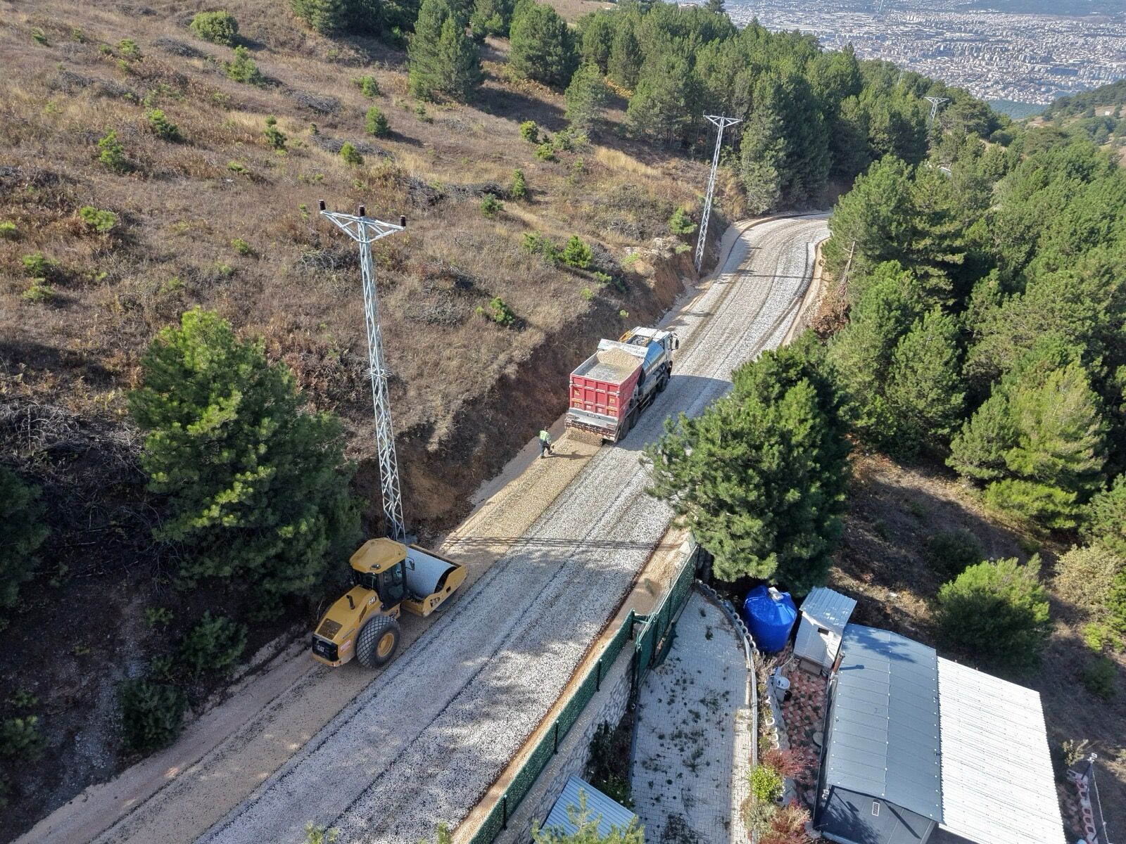 Osmangazi'de 3 mahallede yollar baştan yenileniyor